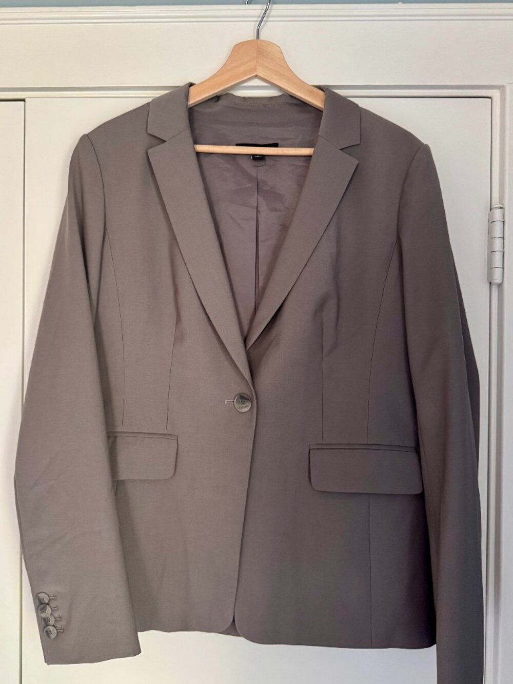 Ann Taylor. Single Button Blazer. Size 10. Taupe/Medium Gray.